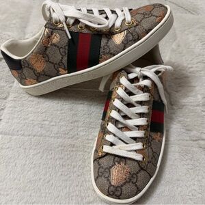 $880 Gucci Women's Ace GG Supreme 'Berry Print' sneakers 34 4